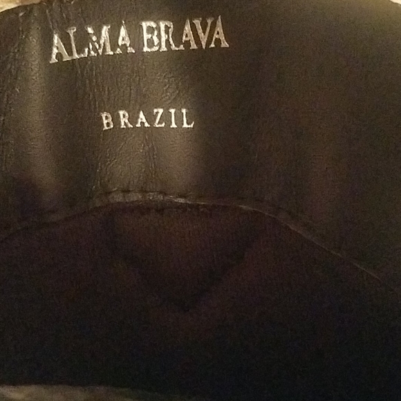 CAPETTA HEELED BOOTS 👢👢 - Picture 15 of 16